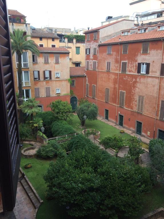 Roberta Fontana Di Trevi Apartment